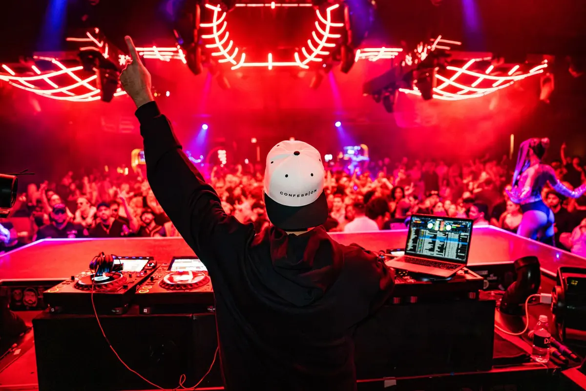 DAER: SHAQ | DJ DIESEL event visuals, photo 4 by WHATEVR Creative Studios
