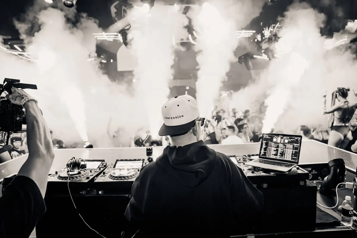 DAER: SHAQ | DJ DIESEL event visuals, photo 6 by WHATEVR Creative Studios